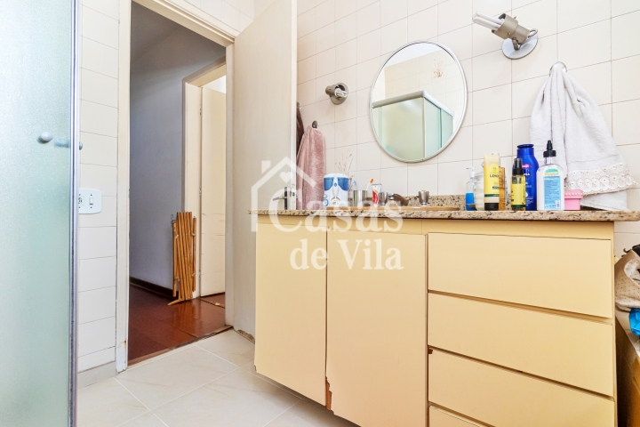 Casa de vila espaçosa! - Para venda no Jardim Hípico!