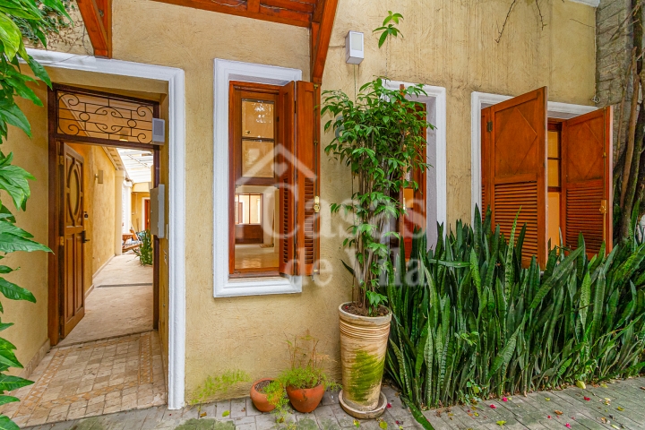 Um sonho de casa de vila no Jardim América! - Para venda! Excelente localização!