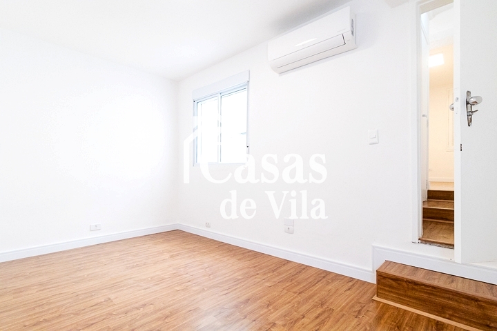 Casa de vila reformada para venda! - Excelente localização! Em Moema!