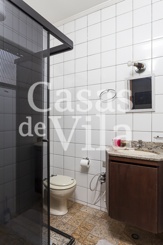 Casa de vila espaçosa! - Para venda ou locação! Em Perdizes! Ótima localização!