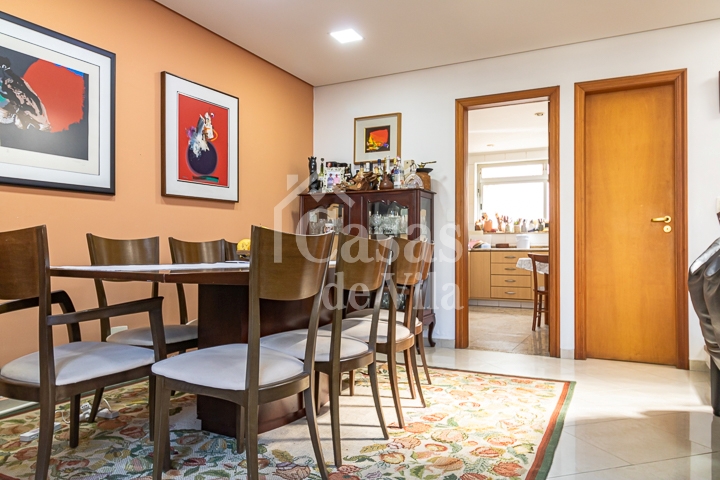 Casa de vila confortável para venda! - No Campo Belo!