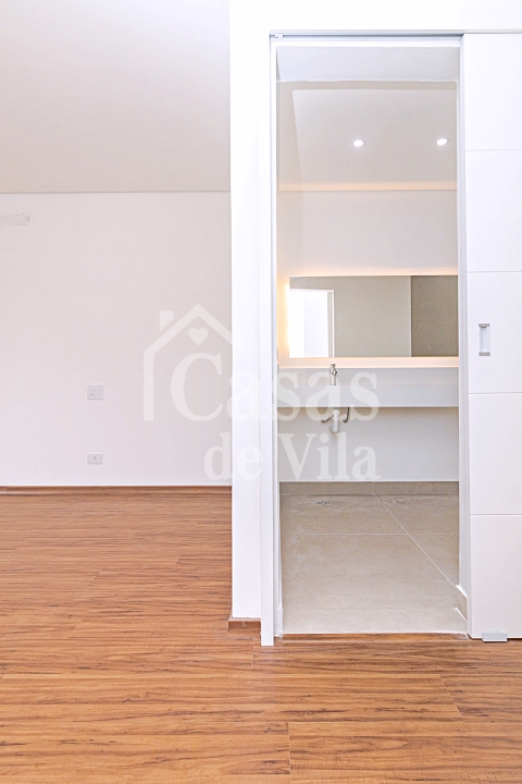 Casa de vila toda nova! - Para venda na Pompéia!