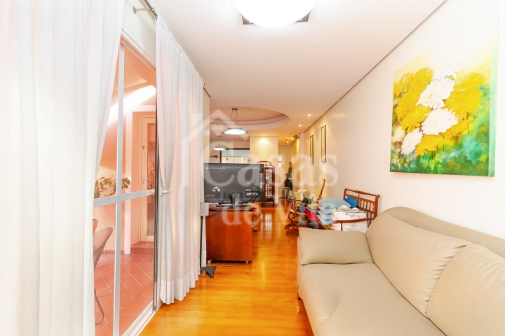 Casa de vila espaçosa e muito bem localizada! Para venda - No Paraíso! Numa vilinha que também é um pa-ra-í-so!
