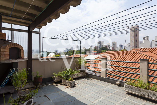 Casa de vila espaçosa! - Para venda ou locação! Em Perdizes! Ótima localização!