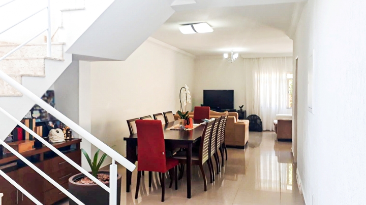 Casa de vila para venda! - Na Granja Julieta! Excelente localização!