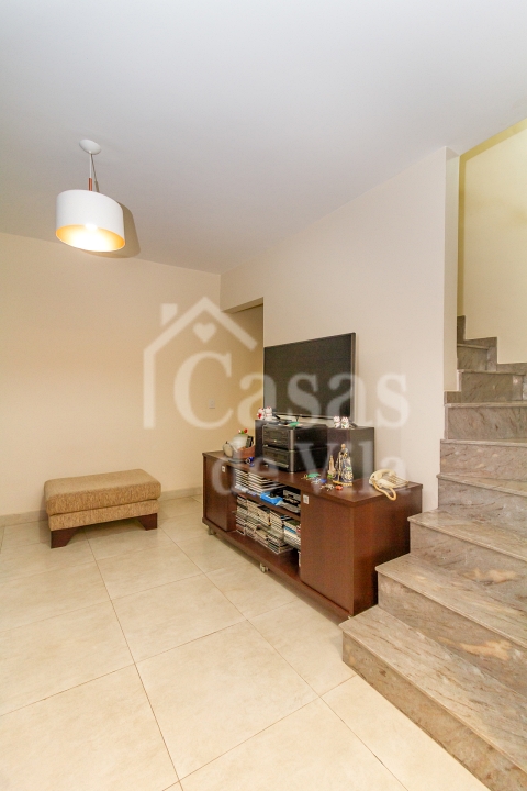 Casa de vila reformada para venda! Uma graça! - No Bosque da Saúde!