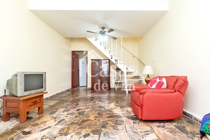 Casa de vila confortável para venda! - Na Chácara Santo Antônio!