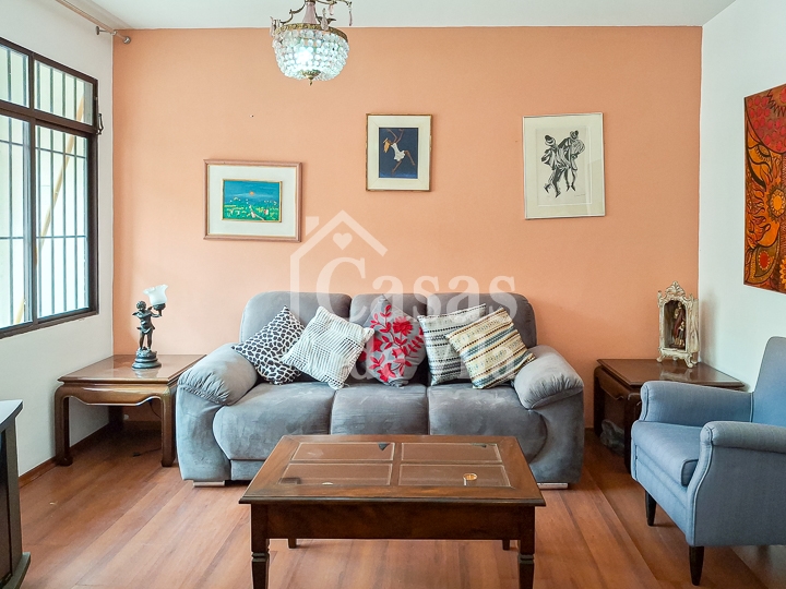 Casa de vila beemmm espaçosa para venda! - No Brooklin Paulista! Muitas facilidades nas proximidades!