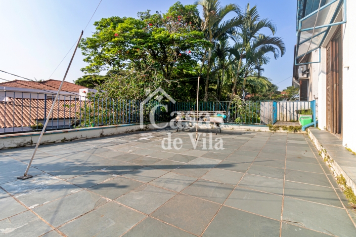 Casa de vila espaçosa! - Para venda no Jardim Hípico!