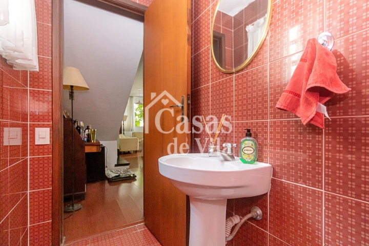 Casa de vila espaçosa! - Para venda no Jardim Hípico!