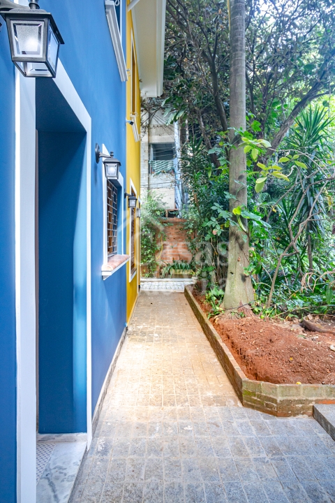 Toda reformada! Para venda ou locação! - Um sonho de casa de vila na Bela Vista!