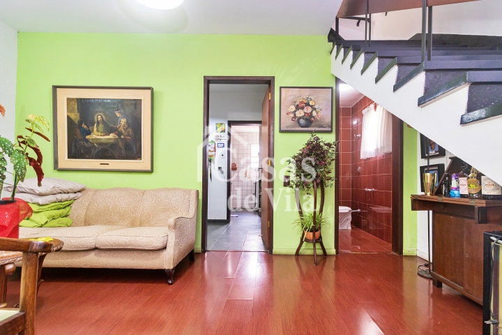 Casa de vila espaçosa! - Para venda no Jardim Hípico!