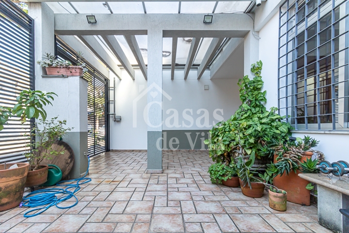 Casa de vila confortável para venda! - No Campo Belo!