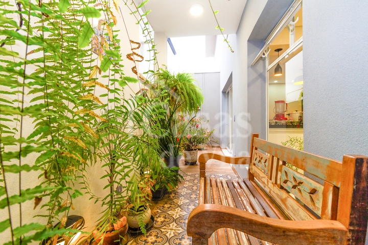 Casa de vila reformada para venda! Uma graça! - No Bosque da Saúde!
