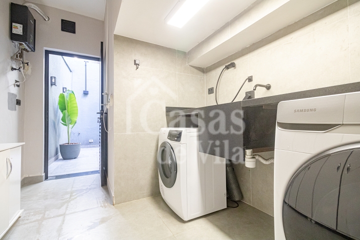 Linda casa de vila reformada para venda! - Em Perdizes!