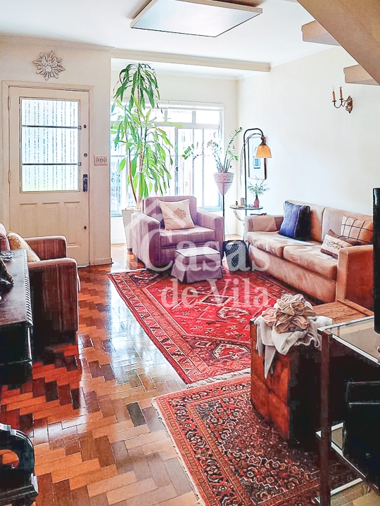 Graciosa casa de vila em Santana! - Para venda!! Excelente localização!