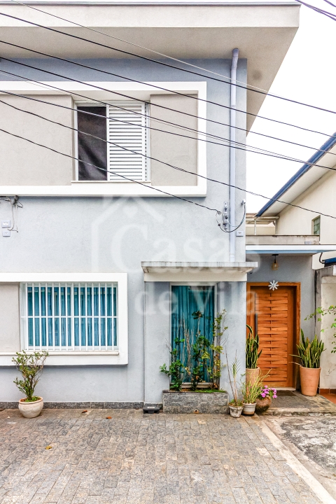 Casa de vila reformada para venda! Uma graça! - No Bosque da Saúde!