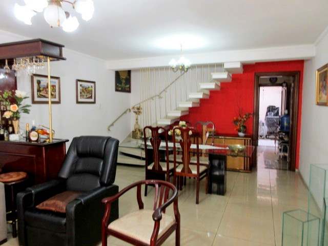 Casa de vila para venda! - No Jardim Hípico!