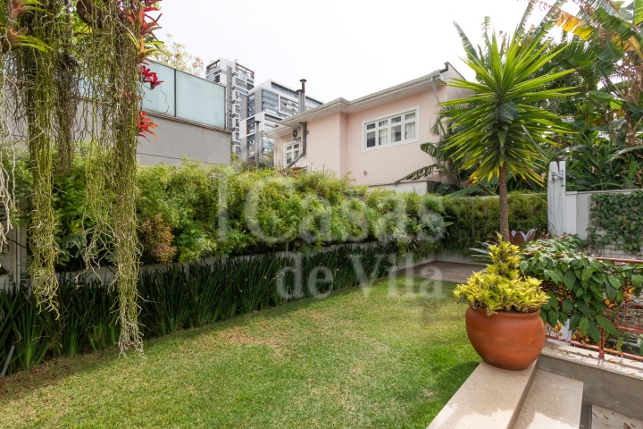 Linda casa de vila para venda! No Brooklin! - Muito agradável e pra lá de diferenciada!