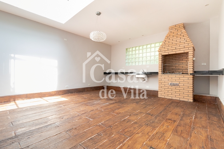 Casa de vila reformada para compra! - No Jardim Hípico!