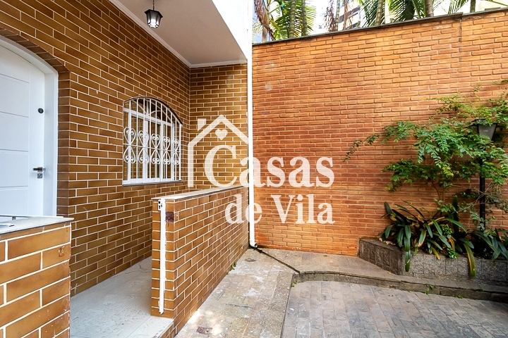 Casa de vila reformada para venda! - Excelente localização! Em Moema!