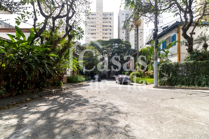 Espaçosa casa de vila para venda! - Em Perdizes!