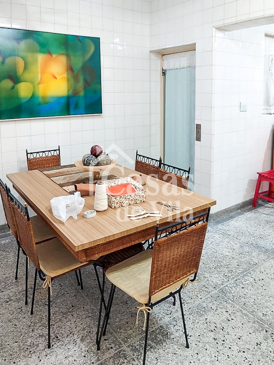 Graciosa casa de vila em Santana! - Para venda!! Excelente localização!