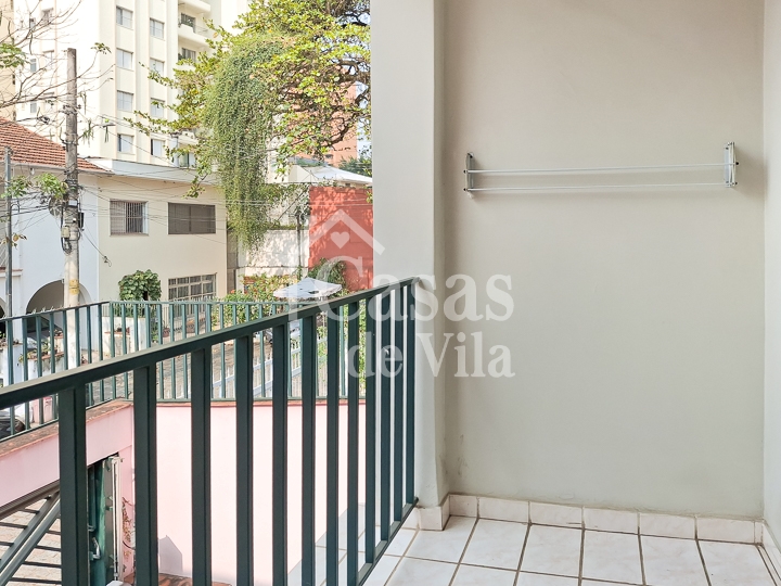 Casa de vila beemmm espaçosa para venda! - No Brooklin Paulista! Muitas facilidades nas proximidades!