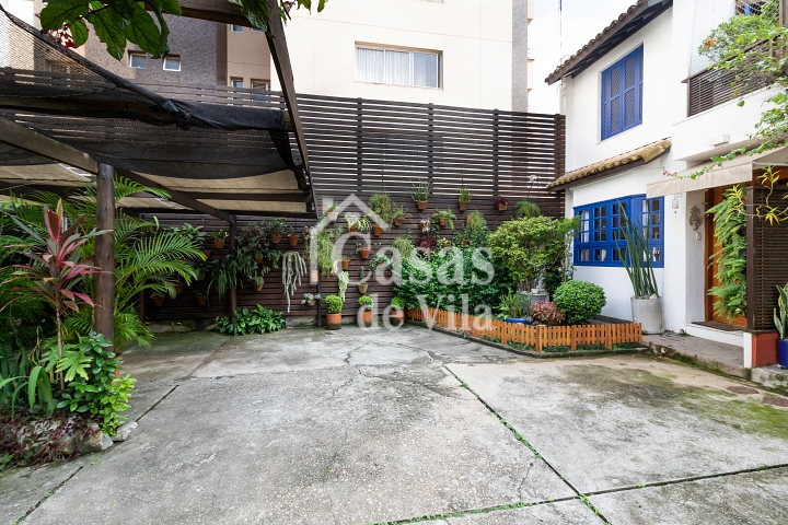 Uma graça de casa de vila para venda! - Na Vila Olímpia!