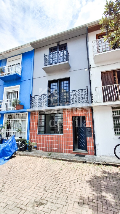 Casa de vila 'triplex' para locação! - Para alguns Vila Nova Conceição! Para outros Vila Olímpia!