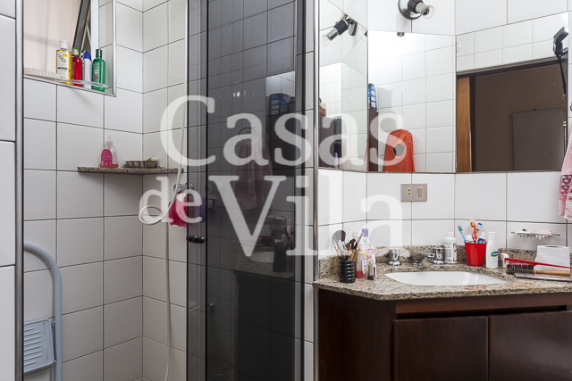 Casa de vila espaçosa! - Para venda ou locação! Em Perdizes! Ótima localização!