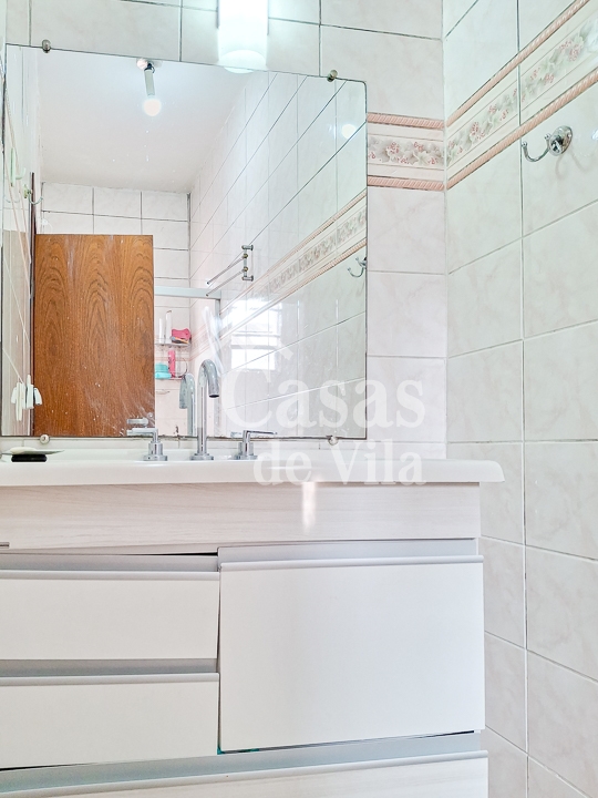 Casa de vila beemmm espaçosa para venda! - No Brooklin Paulista! Muitas facilidades nas proximidades!