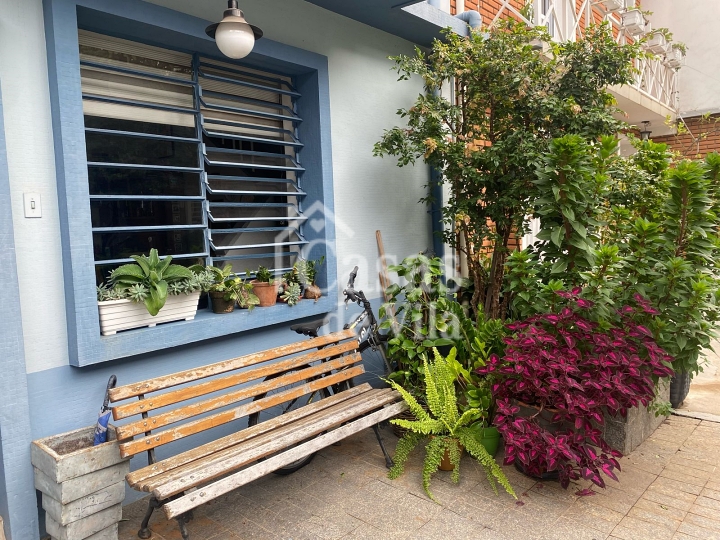 Uma graciosa casa de vila para venda! - Na Vila Olímpia! Ótima localização!