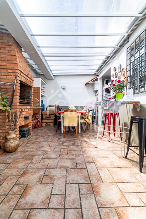 Casa de vila confortável para venda! - No Campo Belo!