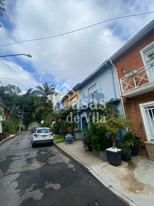 Uma graciosa casa de vila para venda! - Na Vila Olímpia! Ótima localização!