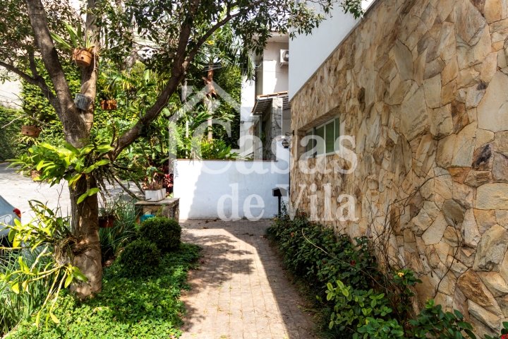 Espaçosa casa de vila para venda! - Em Perdizes!