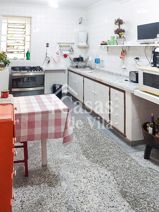 Graciosa casa de vila em Santana! - Para venda!! Excelente localização!