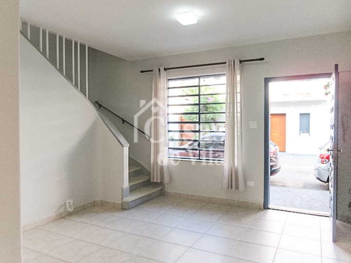 Uma graciosa casa de vila para venda! - Na Vila Olímpia! Ótima localização!