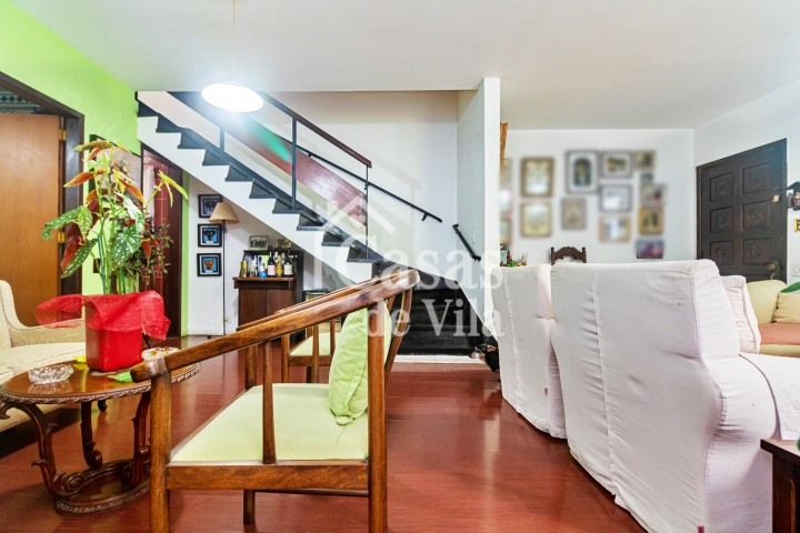 Casa de vila espaçosa! - Para venda no Jardim Hípico!
