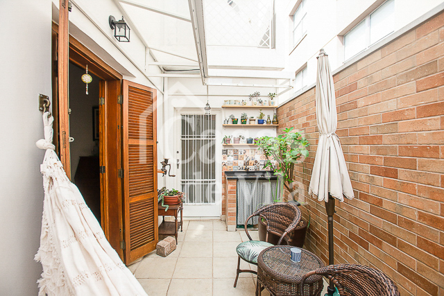Casa de vila graciosa para venda! - Na Lapa!