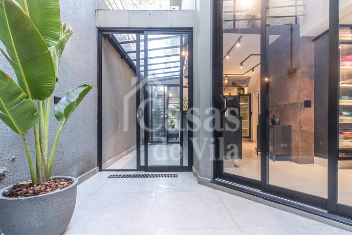 Linda casa de vila reformada para venda! - Em Perdizes!