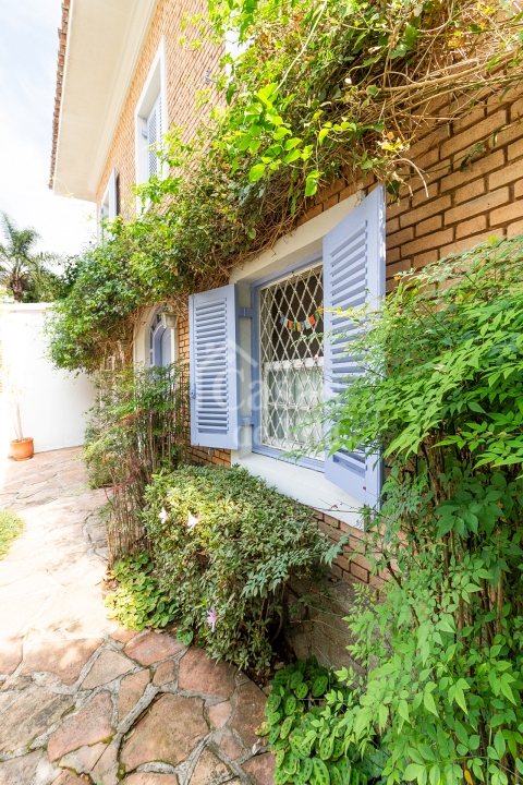 Uma casa de vila espaçosa e encantadora! - No Brooklin! Para venda!