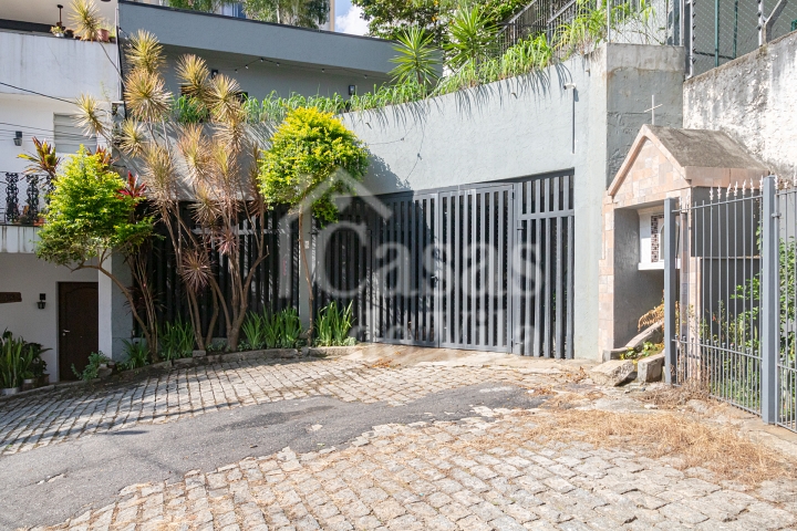 Linda casa de vila reformada para venda! - Em Perdizes!
