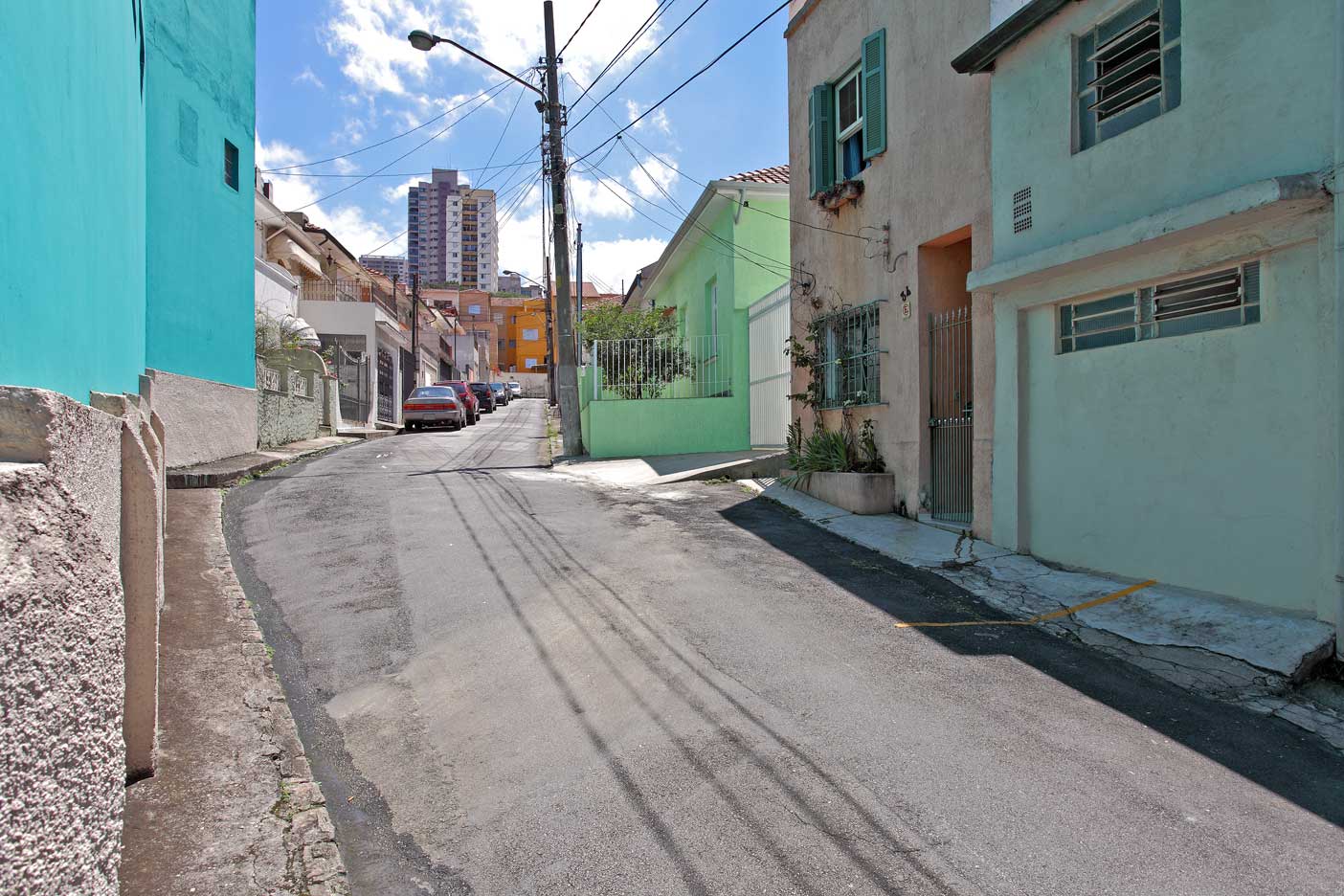 Graciosa casa de vila em Santana! - Para venda!! Excelente localização!