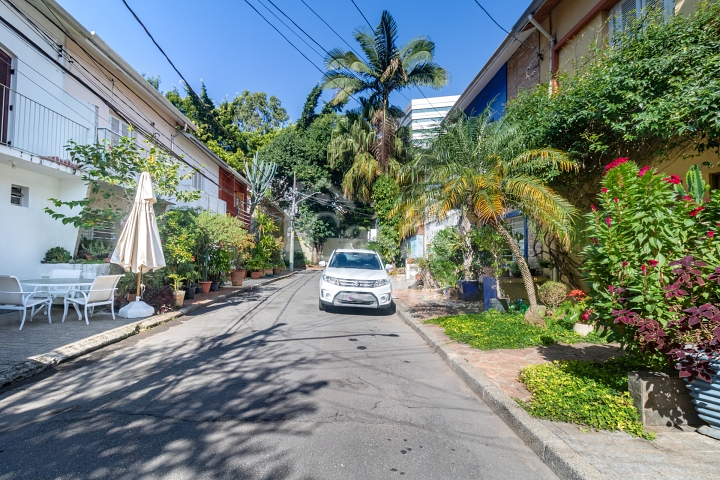 Uma graciosa casa de vila para venda! - Na Vila Olímpia! Ótima localização!