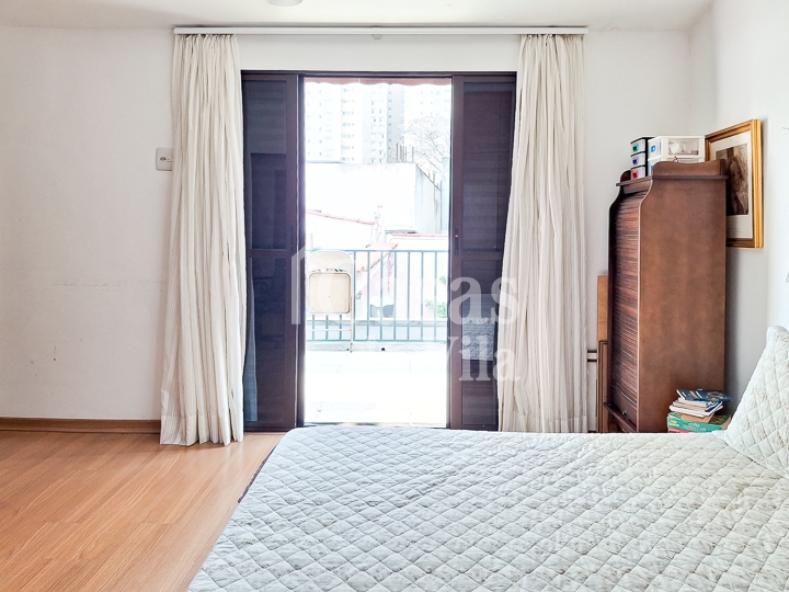 Casa de vila beemmm espaçosa para venda! - No Brooklin Paulista! Muitas facilidades nas proximidades!