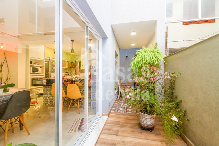 Casa de vila reformada para venda! Uma graça! - No Bosque da Saúde!