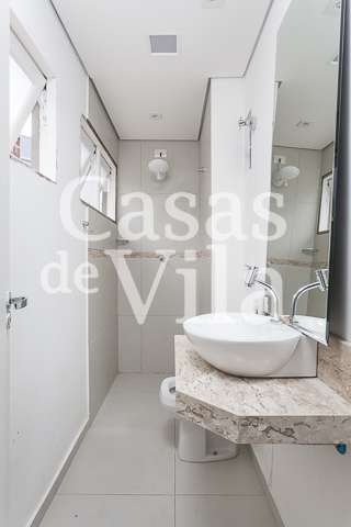 Casa de vila para venda na Vila Olímpia! - Numa vilinha bem arborizada!
