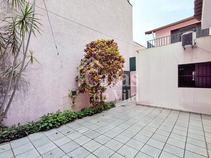 Casa de vila beemmm espaçosa para venda! - No Brooklin Paulista! Muitas facilidades nas proximidades!
