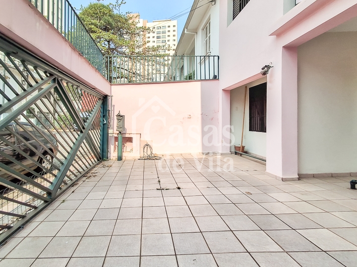 Casa de vila beemmm espaçosa para venda! - No Brooklin Paulista! Muitas facilidades nas proximidades!